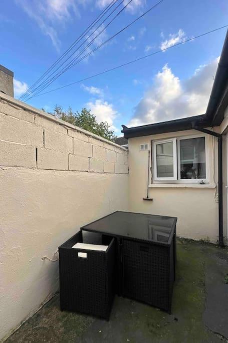 Private Cosy Studio - A1 Location Apartment Dublin Exterior photo